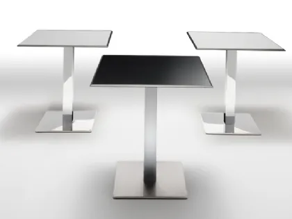 Tavolino Plano Table con piano in laminato e base in acciaio cromato di Infiniti