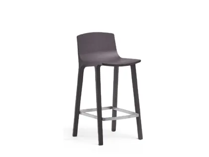 Sgabello Seame Kitchen Stool in Rovere verniciato con poggiapiedi in acciaio di Infiniti